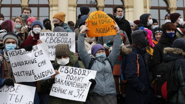 Русия експулсира трима дипломати заради участието им в протести в подкрепа на Навални