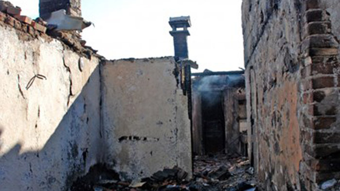 Опожарена къща се срути и уби самотна жена във Врачанско
