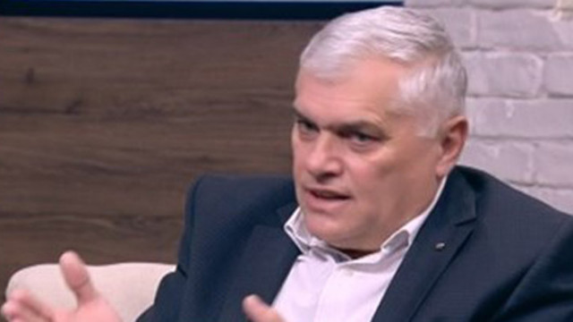 Валентин Радев: И сега има политически чадър над служебния министър Пламен Узунов