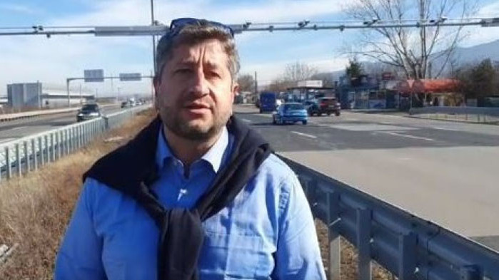 Христо Иванов нарече „корупционна връщанка“ ремонта на „Тракия“