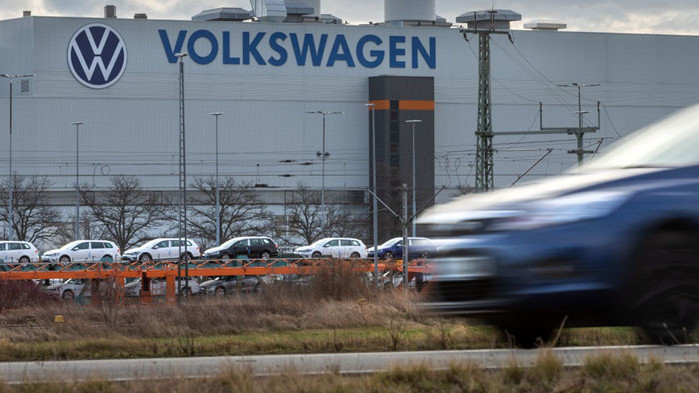 Нагла кражба: перничанин открадна три Голфа от завода на VW