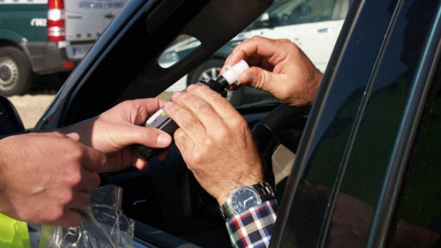 Подпийнал мъж се качил зад волана, полицията го спипа