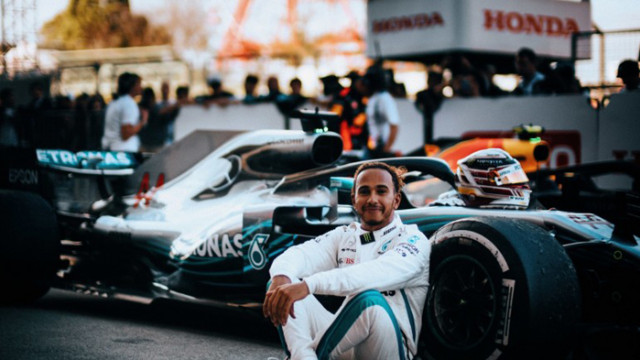 Официално! Хамилтън остава в Мерцедес