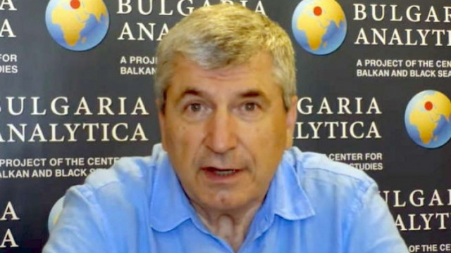 Илиян Василев нападна здравния министър заради Румен Радев