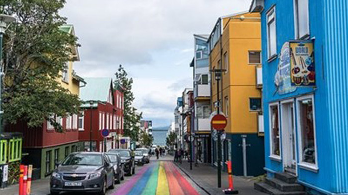 Исландия облекчи ограниченията заради COVID-19