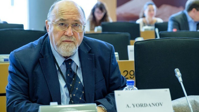 73-ма евродепутати искат оставката на Жозеп Борел