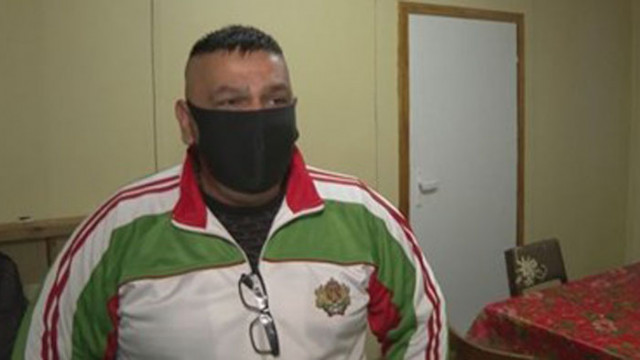 Петчленно семейство на шампиони спи в залата за щанги