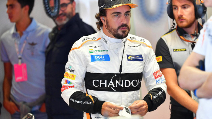Алонсо оцеля след инцидент
