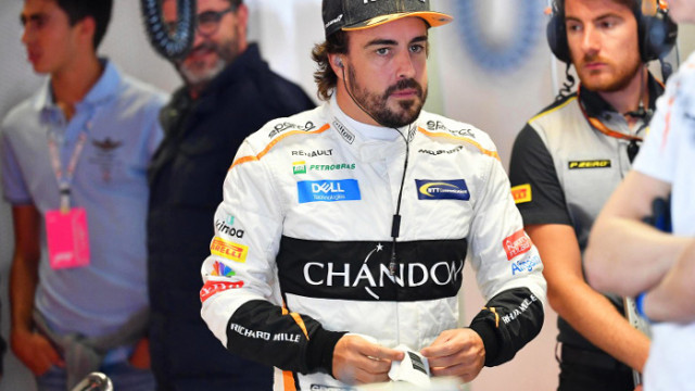 Алонсо оцеля след инцидент