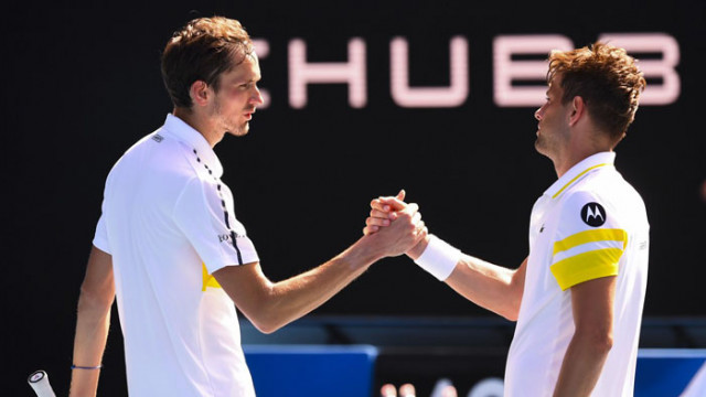 Медведев преодоля сръбски тест за 17-а поредна победа