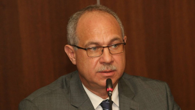 Антон Тодоров с 10 въпроса към Корнелия Нинова