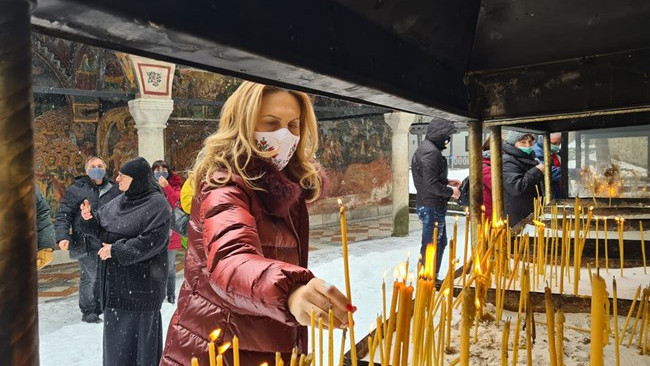 Вицепремиерът Николова: Разработваме маршрути за поклоннически туризъм