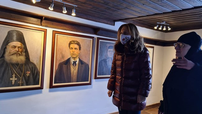 Вицепремиерът Николова: Разработваме маршрути за поклоннически туризъм