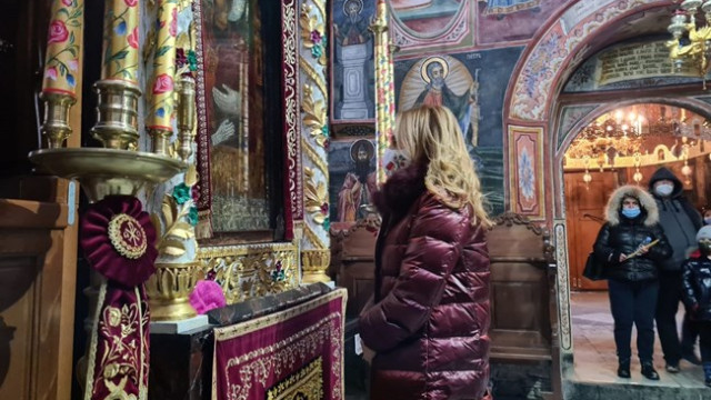 Вицепремиерът Николова: Разработваме маршрути за поклоннически туризъм