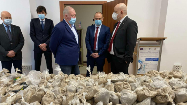 Хероин за 32 млн. лв. задържаха във Варна