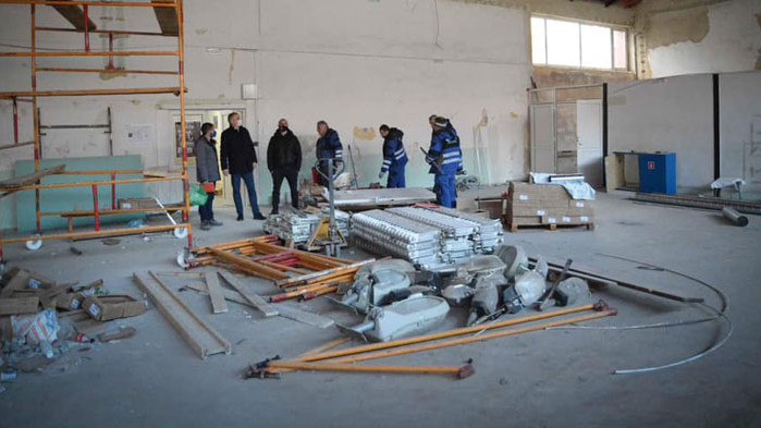 Започна ремонт на залата за борба в СК „Простор“