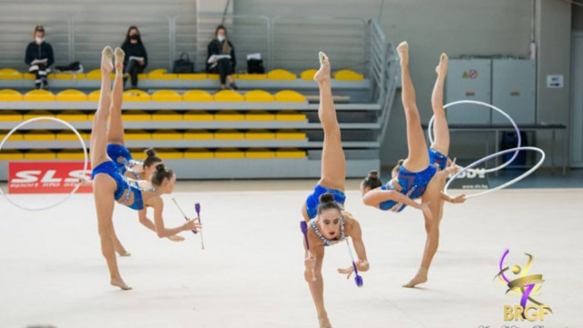 Ансамбълът показа новото си съчетание с обръчи и бухалки по музика на балета "Спартак"