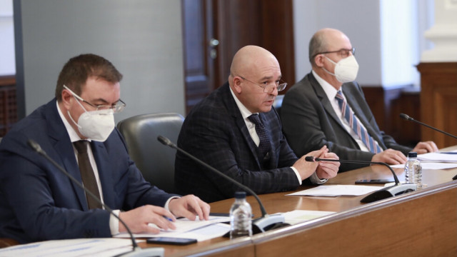 Здравният министър проф. Костадин Ангелов увери, че към момента няма сериозен натиск върху болниците