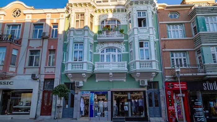 Продължава обновяването на седем сгради във Варна