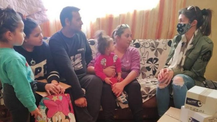 Посолството ни в Скопие дари хранителни продукти на многодетно семейство от Куманово