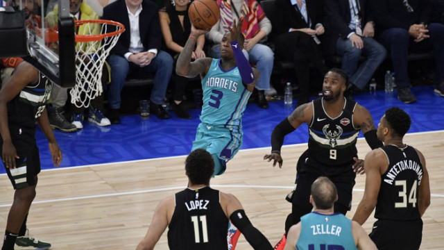 Роузиър донесе победата на Хорнетс над Уориърс със сирената