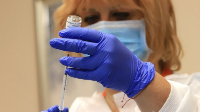 Ваксината на BioNTech/ Pfizer може да предотврати разпространението на COVID