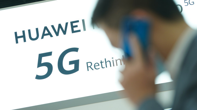 Huawei намалява производството на телефони, създава изкуствен интелект за други индустрии