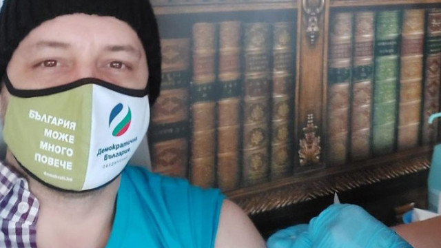 Антоанета Цонева и Борислав Сандов се ваксинираха