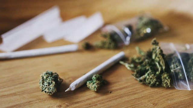 Полицията задържа двама мъже с марихуана