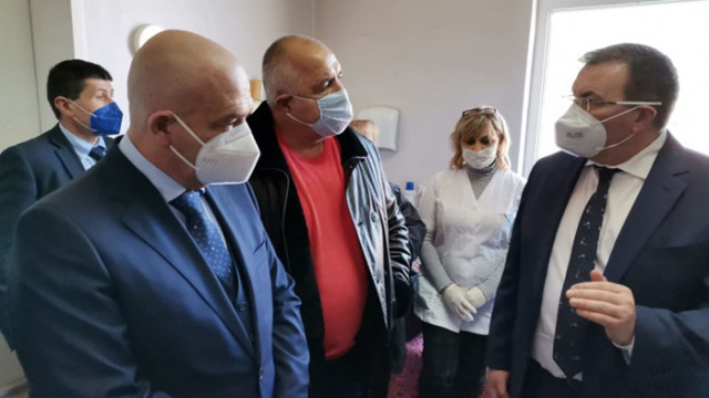 Мутафчийски: Само в България се води полемика коя ваксина е по-добра