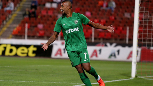 В Лудогорец още се колебаят за Алекс Сантана