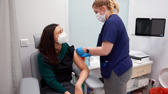 33% от поляците не искат да се ваксинират срещу COVID-19