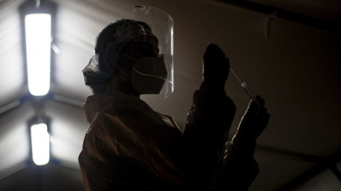 Катастрофални размери: 15 672 нови случая на коронавирус в Чехия