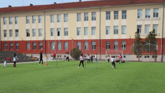 Министър Кралев инспектира строежа на спортни обекти в община Костенец