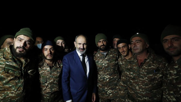 Арменската армия поиска оставката на премиера, Пашинян нарече действията им военен преврат