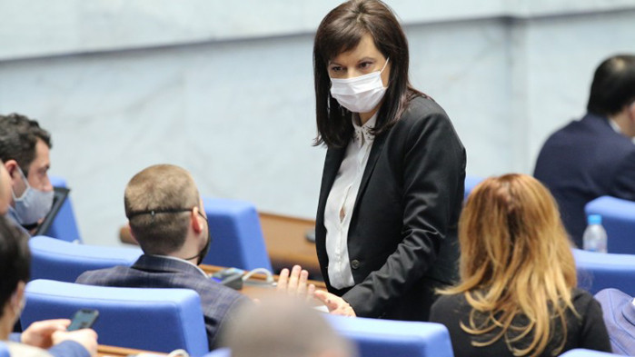 Дариткова: БСП системно саботира правителството, Нинова лобира за ваксини
