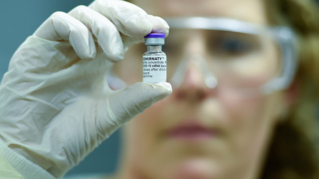 Една доза от ваксината на Pfizer/BioNTech намалява със 75% безсимптомните случаи