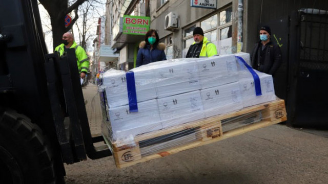 Пристигнаха 52 800 дози от ваксината на AstraZeneca