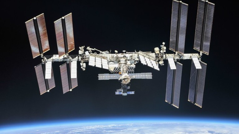 Астронавти на НАСА започнаха 6-часова космическа разходка (ВИДЕО)