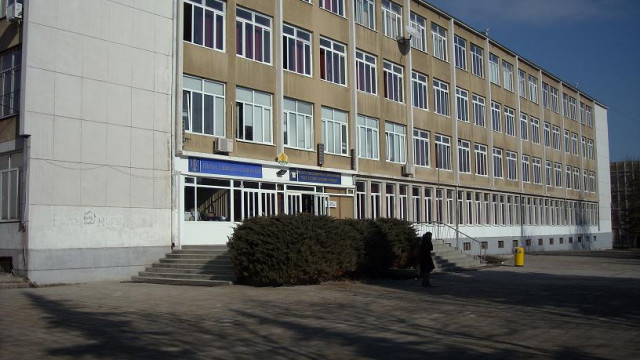 Гимназия организира национален конкурс за превод