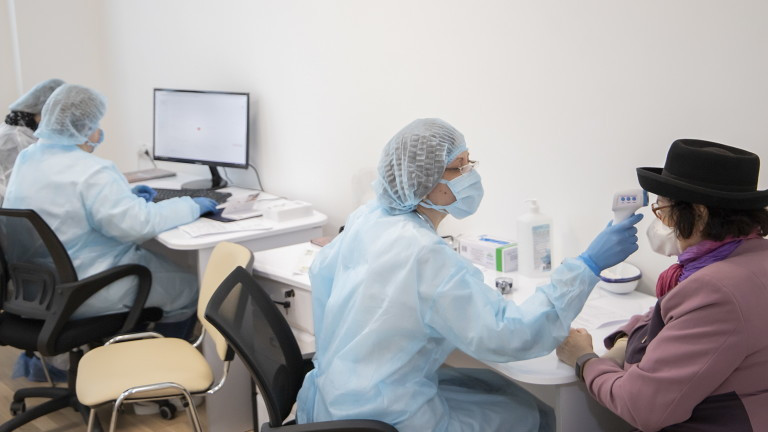 COVID-19: Болниците в Украйна под засилен натиск