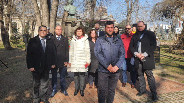 ПП ГЕРБ - Варна се поклони на героите за Освобождението на България