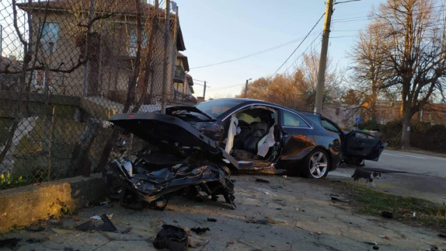 Петима души пострадаха при тежка катастрофа в Кюстендил