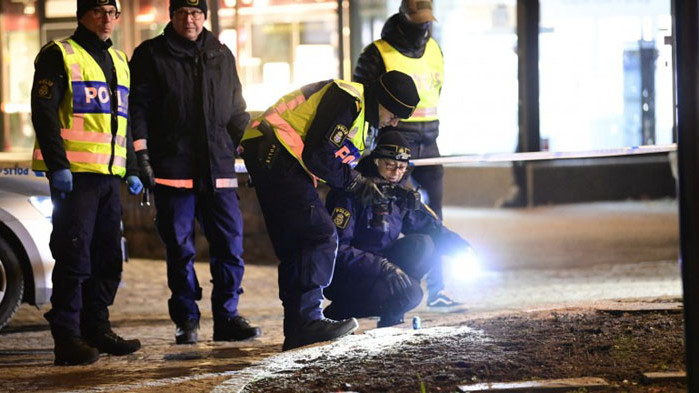 Полицията в Швеция нахлу в апартамента на нападателя