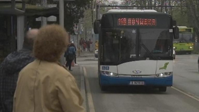 Допълнителни курсове на градския транспорт днес заради Задушница