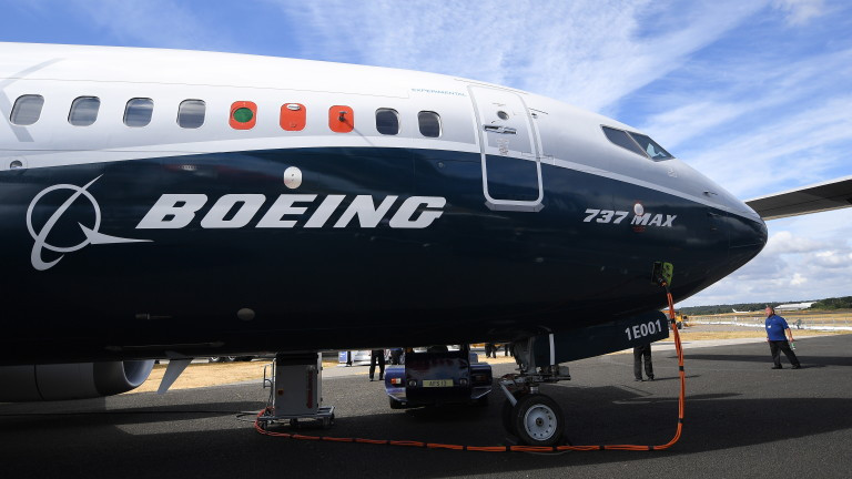 "Боинг 737 макс" кацна аварийно в САЩ