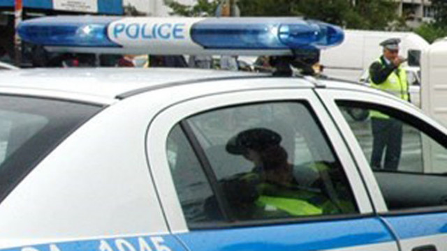 Момчета пребиха 16-годишно момиче заради пакетче семки