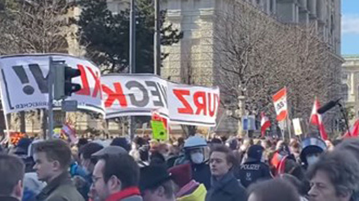 Многохилядни демонстрации във Виена срещу COVID мерките