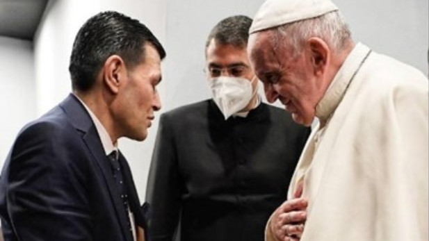 Папа Франциск се срещна с бащата на удавилото се сирийче Алан Курди