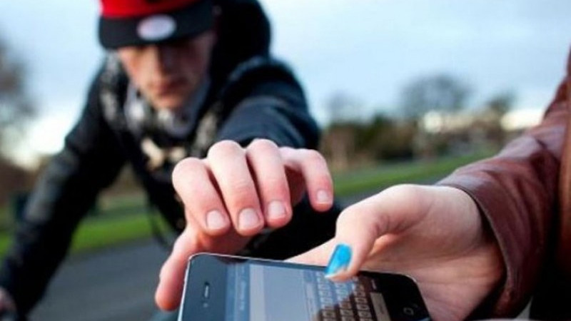 36-годишен открадна телефон от ръката на жена във Варна